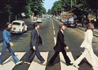 50 anni fa, quando i Beatles attraversavano le strisce di “Abbey Road”